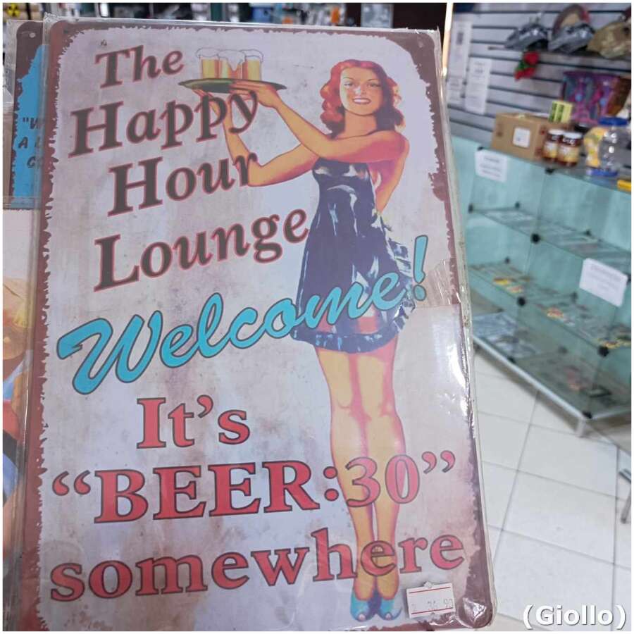 placa metálica decorativa modelo the happy hour lounge welcome! it's beer:30 somewhere - 30x20cm